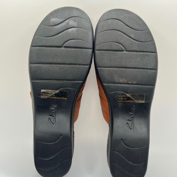 Clarks Women”s Bendables Brown  Slip On Round Toe Leather Upper Clogs Size 8M - Picture 12 of 12